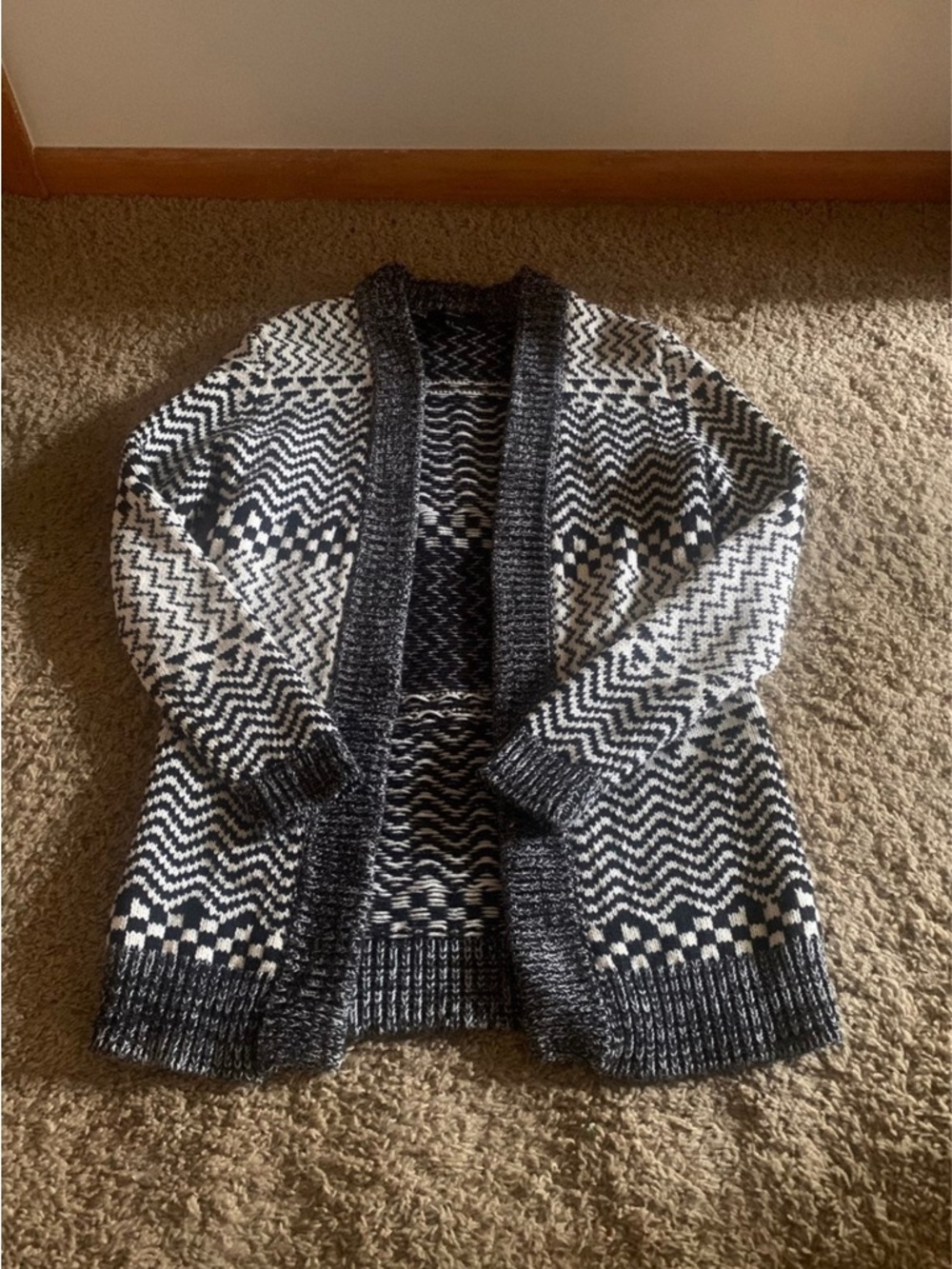 Forever 21 Black and White Geometric Open-Front Cardigan